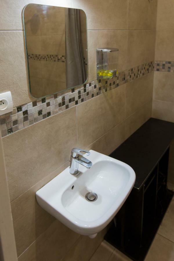 Backpackers Antibes Exterior foto